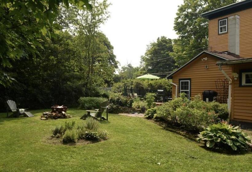 Люкс, The Woodbine Inn