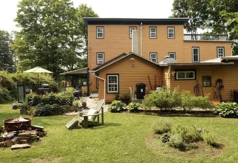 Люкс, The Woodbine Inn