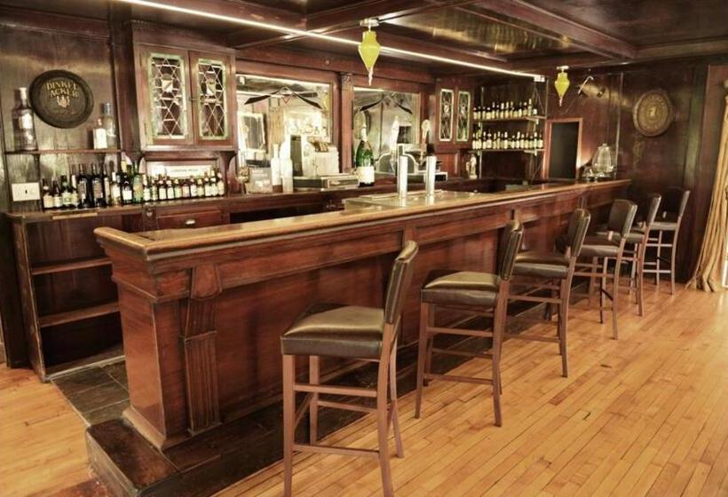 Люкс Повышенной Комфортности, The Woodbine Inn