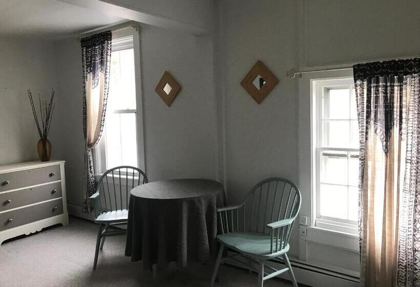 Дом 4 Спальни, The Woodbine Inn