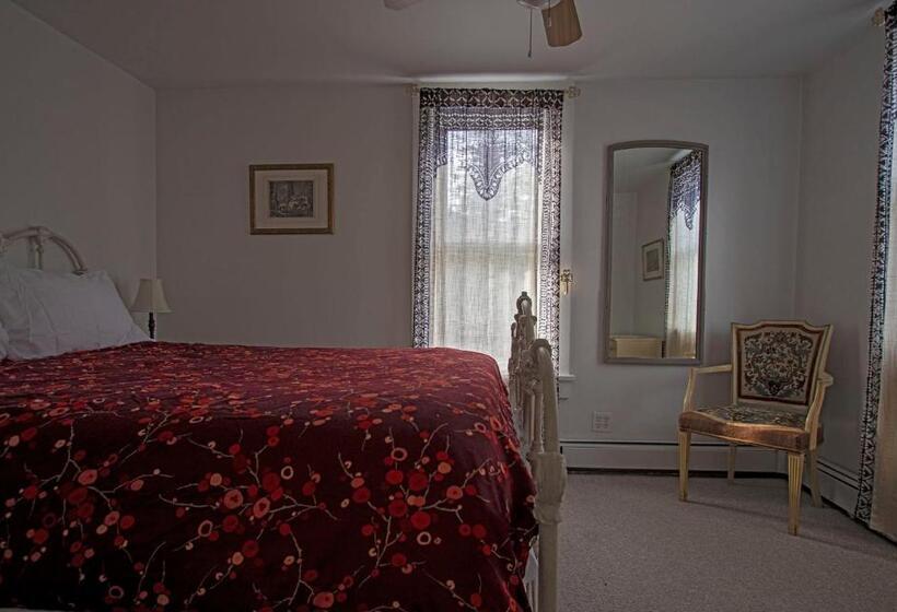 Дом 1 Спальня, The Woodbine Inn