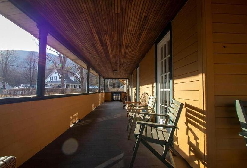 Дом 1 Спальня, The Woodbine Inn