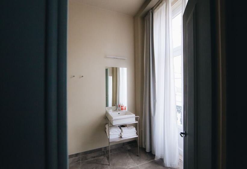 اتاق سوپریور با چشم‌انداز شهر, Esqina Cosmopolitan Lodge
