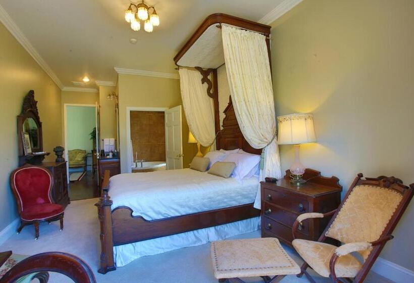Люкс с гидромассажем, Inntiquity, A Country Inn