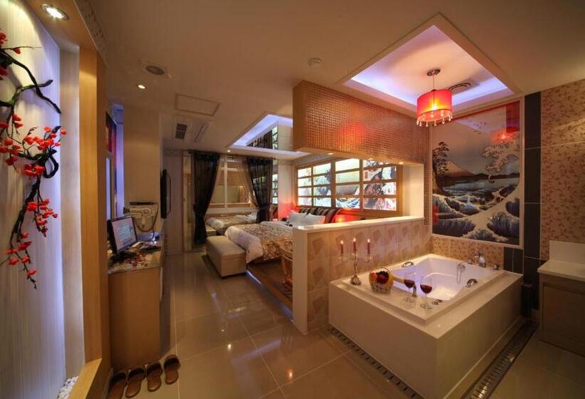 اتاق لوکس, Esia