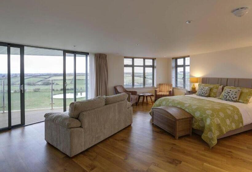 Triple Room Sea View, The Pickwick Inn & Oliver's Restaurant