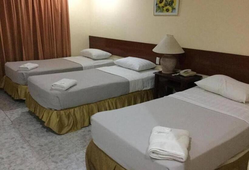 اتاق لوکس سه تخته, Dottie S Place Hotel & Restaurant