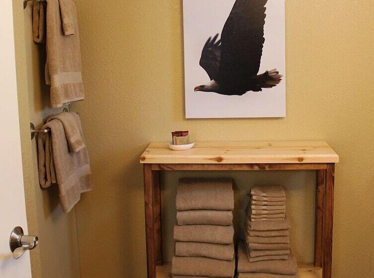 스위트, Tahquamenon Suites Lodging
