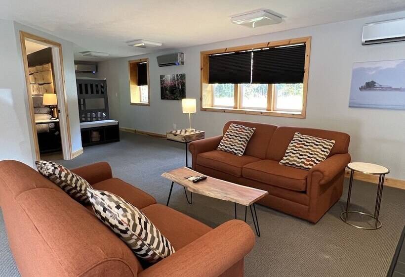 패밀리 스위트, Tahquamenon Suites Lodging