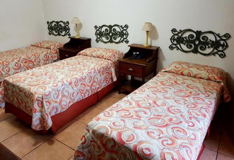 Номер Стандарт Трехместный, Casa Do Manequinho Hotel E Restaurante