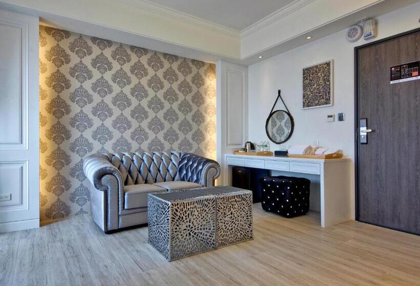 سوییت, Joy Inn