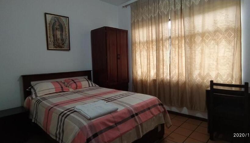 Номер Стандарт, Casa Del Peregrino Santo Thomas