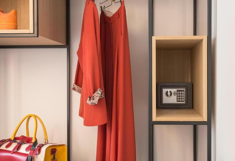 اتاق استاندارد, Madre