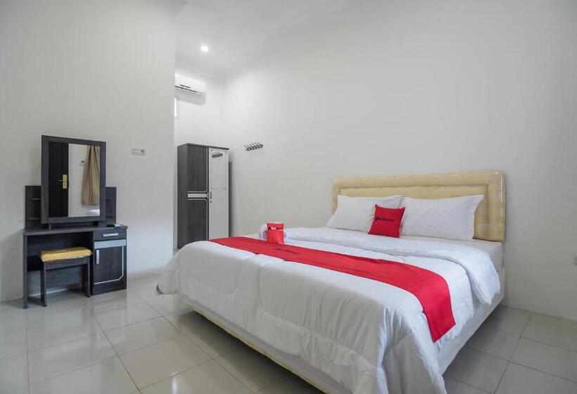 디럭스 룸, Reddoorz Near Sultan Thaha Airport Jambi