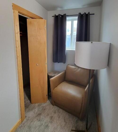 سوئیت با تخت بزرگ, Topaz Lodge