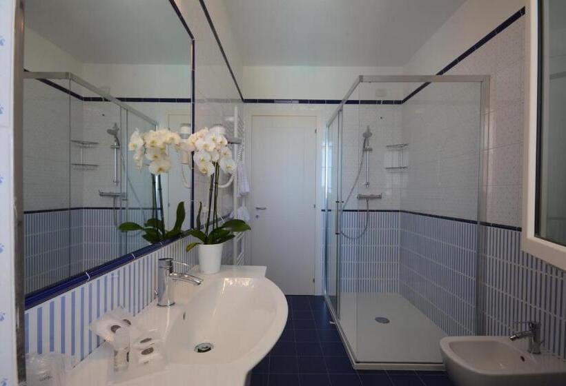 آپارتمان 1 خوابه با چشم‌انداز دریا, Residence La Villa