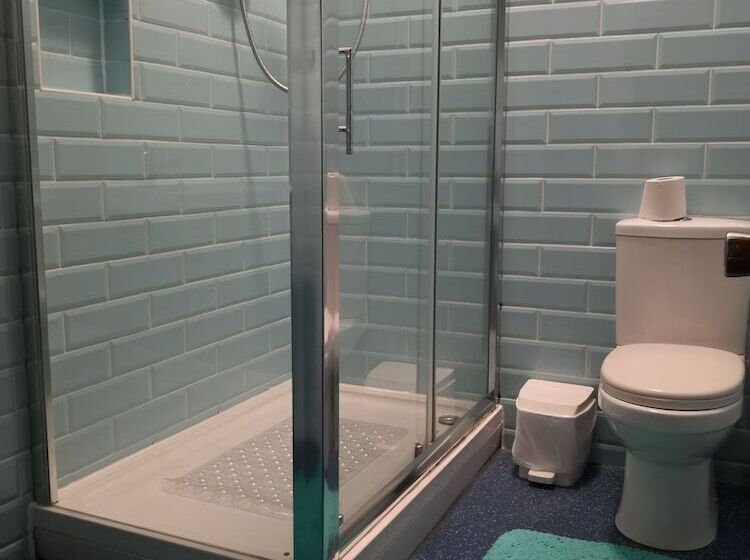 Семейный Номер, Chimneys Guest House