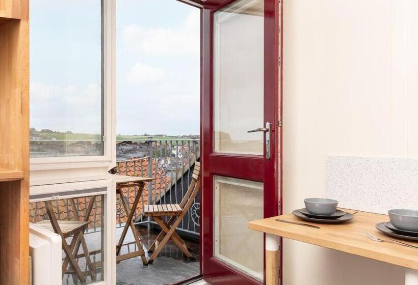 Номер Deluxe с Балконом, Silver Street Suites