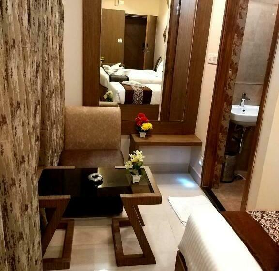 Трехместный Номер Deluxe, Grand Elegant