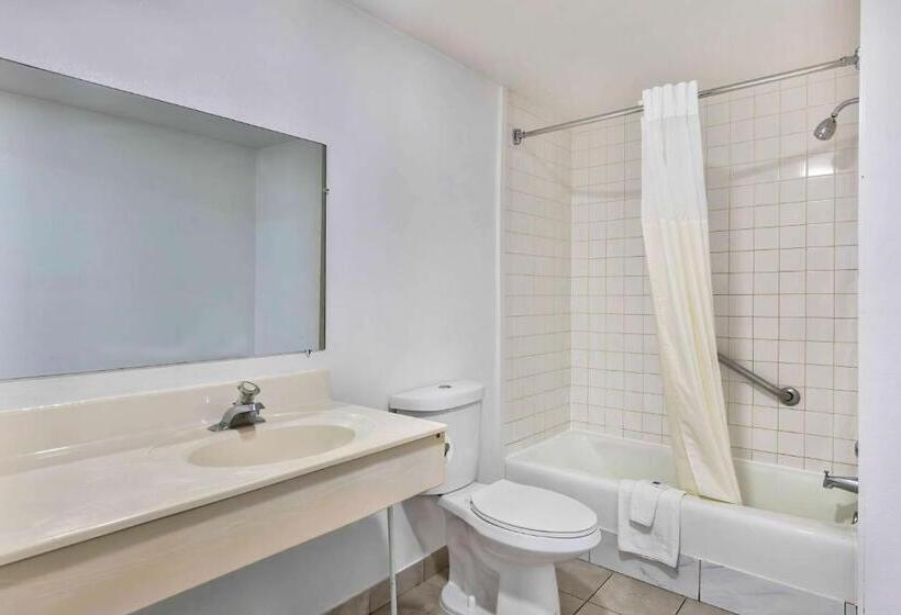 Номер Deluxe Кровать Кинг, Motel 6falls Church, Va  Arlington Boulevard