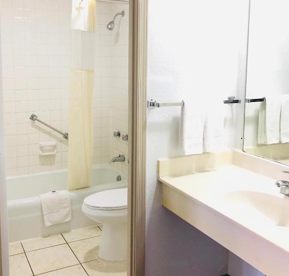Четырехместный Номер Deluxe, Motel 6falls Church, Va  Arlington Boulevard