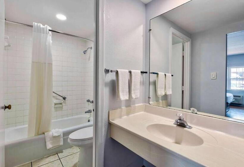 Четырехместный Номер Стандарт, Motel 6falls Church, Va  Arlington Boulevard