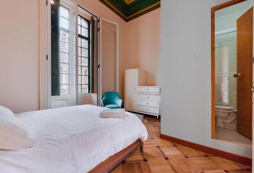 اتاق استاندارد, Hostal R10