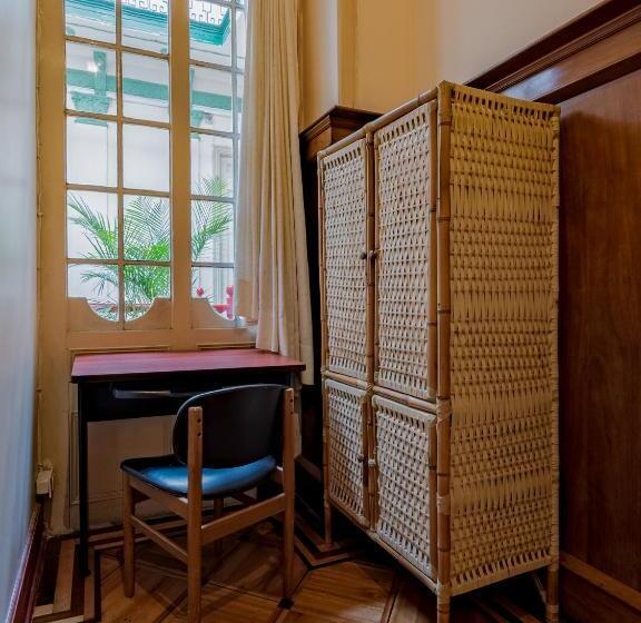 اتاق استاندارد یک نفره, Hostal R10