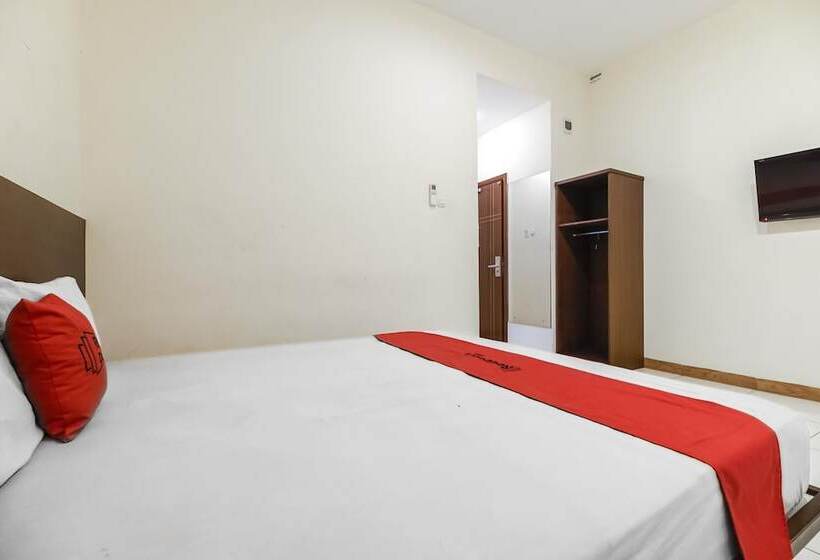 Номер Economy, Reddoorz Plus @ Karebosi Area 2
