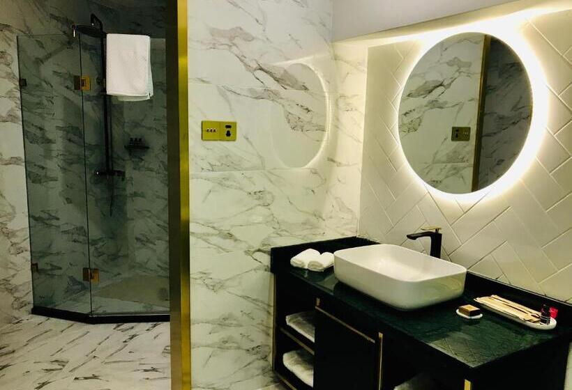 Номер Стандарт, Moon And Chalice Boutique