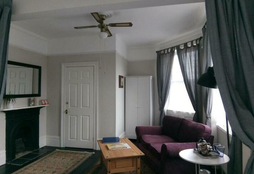Номер Deluxe, Rosslyn Court