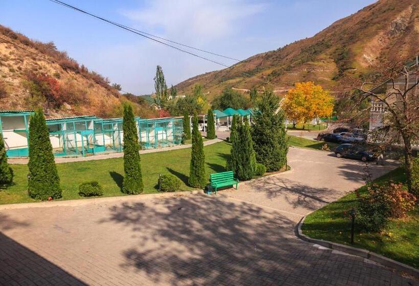 اتاق استاندارد سه نفره, Sunkar