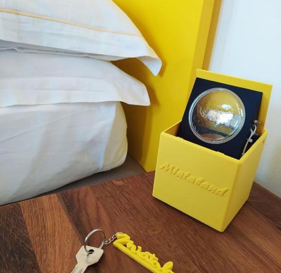 Номер Deluxe, Miataland