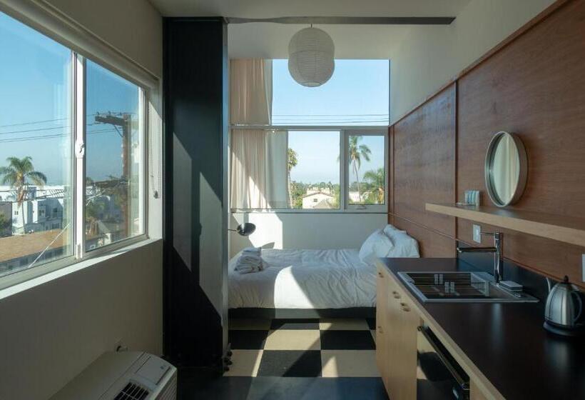 استودیوی استاندارد, Abpopa Hillcrest