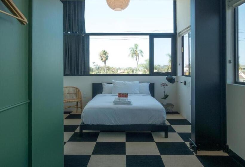 استودیوی استاندارد, Abpopa Hillcrest