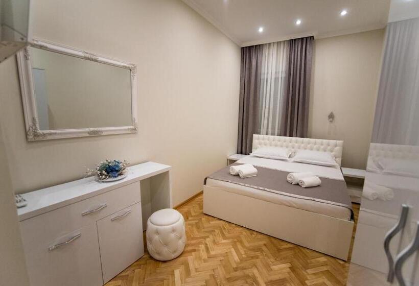 اتاق لوکس سه تخته, Center Deluxe Garni