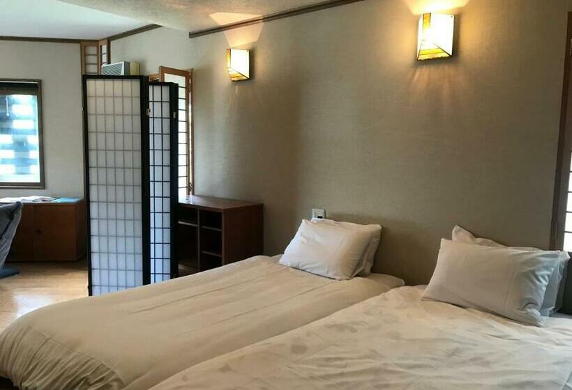 استودیو استاندارد با چشم‌انداز, Slowlife Lodge