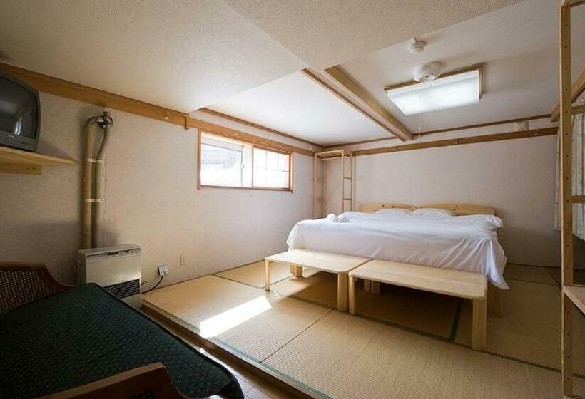 اتاق استاندارد سه نفره, Slowlife Lodge