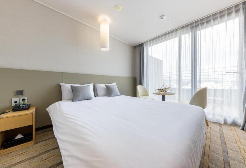 Номер Deluxe Вид на Горы, Shin Shin Hotel Cheonjiyeon