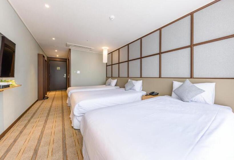 Номер Стандарт Трехместный, Shin Shin Hotel Cheonjiyeon