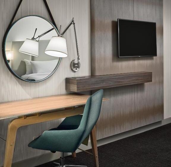 Номер Deluxe Адаптированный для Инвалидов, Crowne Plaza   North Augusta, An Ihg