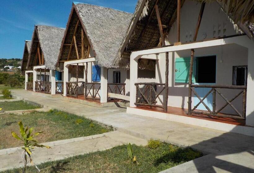 بانگلوی استاندارد با چشم‌انداز دریا, Sanjeela Plage Coco