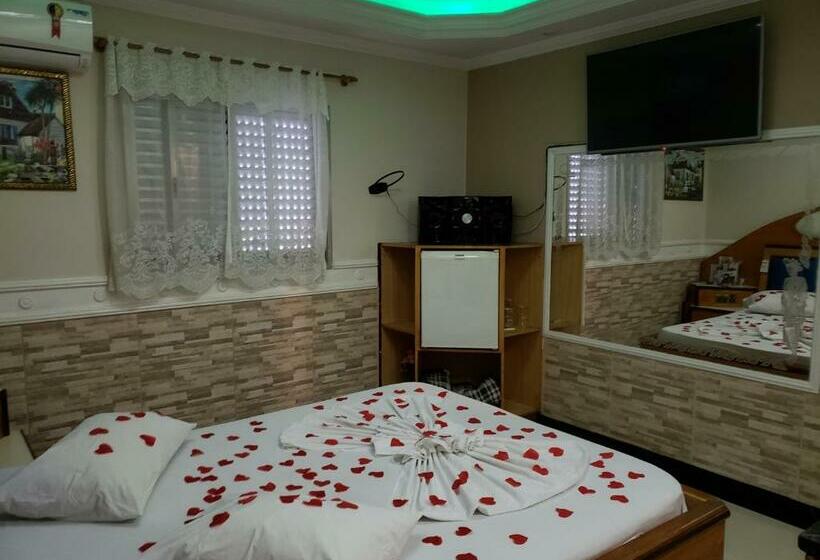 스탠다드 스튜디오, Motel Mont Blanc Gru