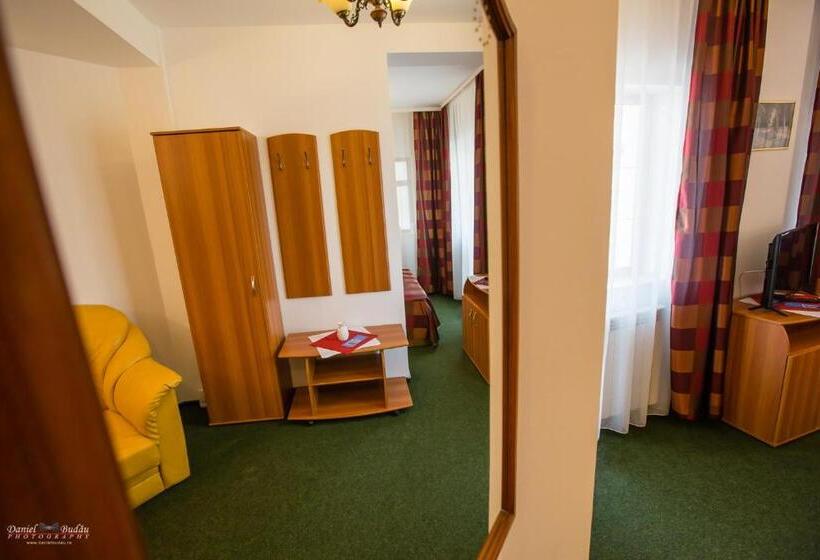 Apartamento 1 Dormitório com Sacada, Pensiunea Vila Europa
