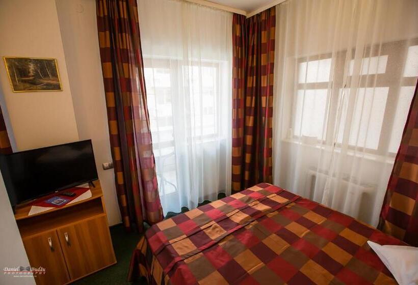 Apartamento 1 Dormitório com Sacada, Pensiunea Vila Europa