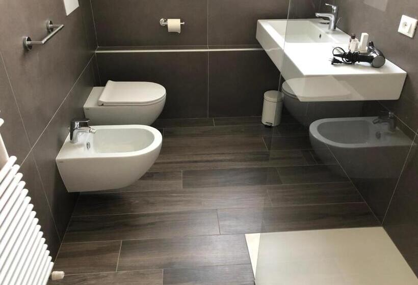 اتاق استاندارد با چشم‌انداز استخر, B&b Alma Garda Lake