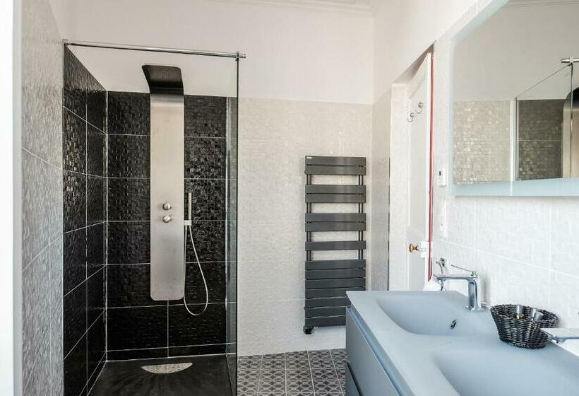 اتاق لوکس با بالکن, Les Suites De Peyrat