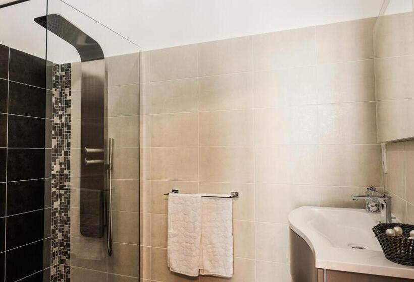 اتاق لوکس, Les Suites De Peyrat