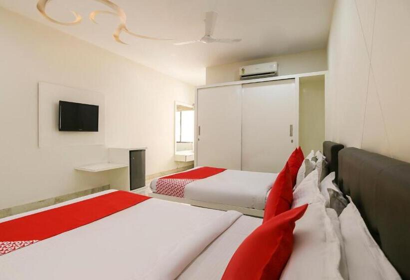 اتاق راحتی سه تخته, Capital O 15635 Elite Rooms & Banquet