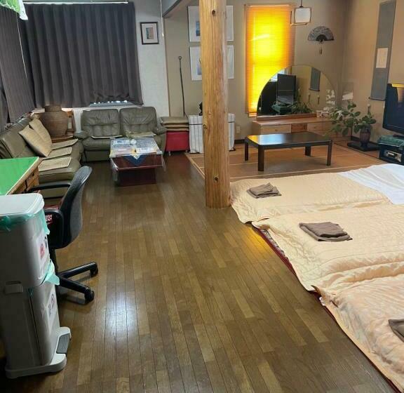 스탠다드 4인용 룸 공용 욕실, Guest House Chara